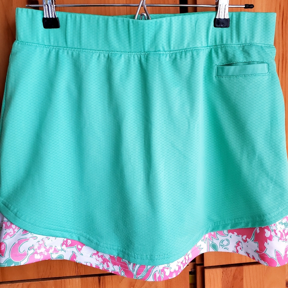 Pebble Beach Green With Floral Accent Golf Skort size Medium.